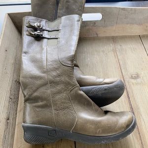 Keen to the knee boots